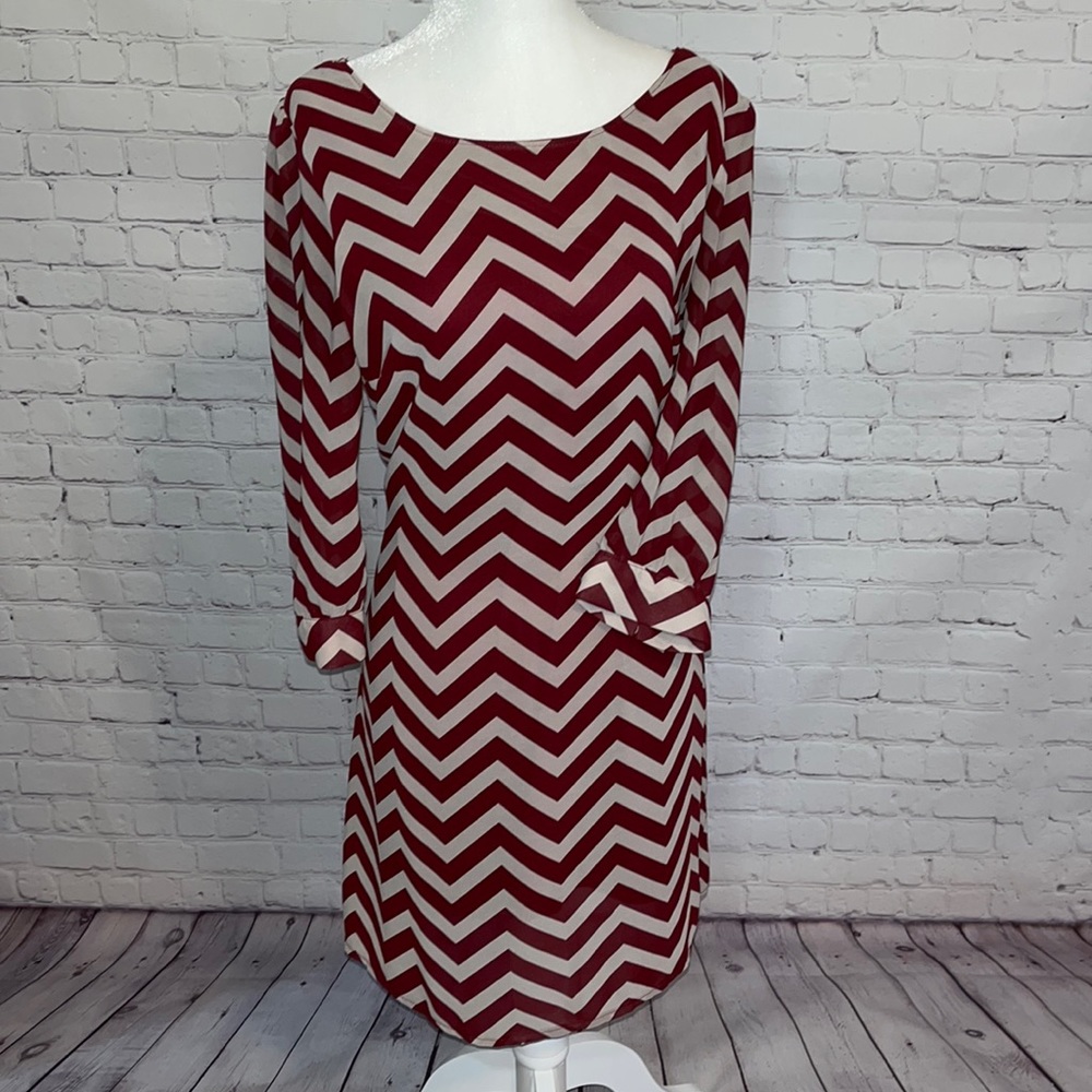 Maroon 3/4 Sleeve Chevron Striped Patterned Dress Size Medium
